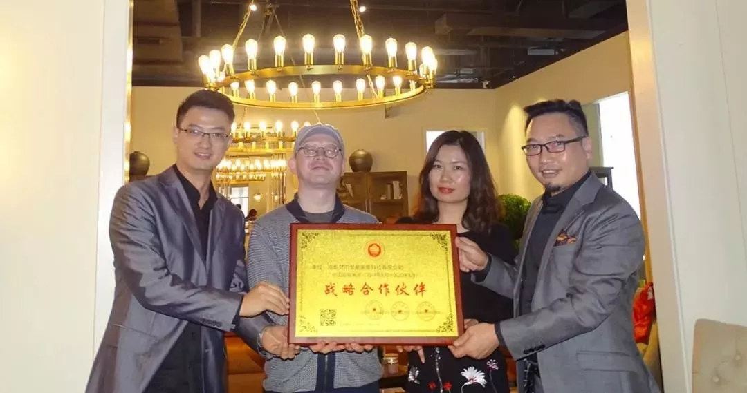 中國(guó)晶鯤鵬獎(jiǎng)戰(zhàn)略合作伙伴設(shè)計(jì)賦能簽約儀式圓滿召開(kāi)—成都建博會(huì)“大家居·設(shè)計(jì)周”(圖9)
