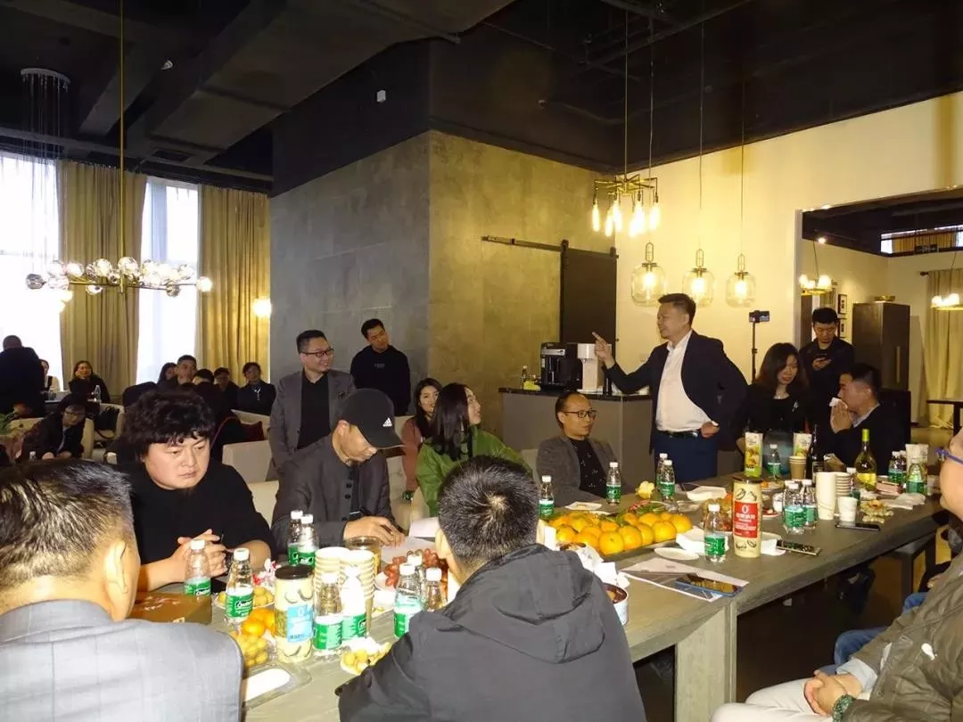 中國(guó)晶鯤鵬獎(jiǎng)戰(zhàn)略合作伙伴設(shè)計(jì)賦能簽約儀式圓滿召開(kāi)—成都建博會(huì)“大家居·設(shè)計(jì)周”(圖11)